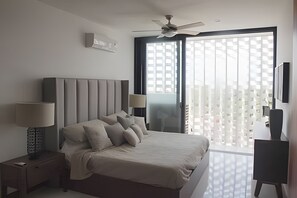 On site,Seating area,Area and facilities,Bed,Decorative detail,Photo of the whole room,Location,View(from property / room)