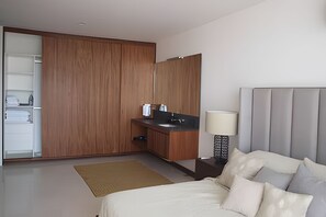 On site,Seating area,Area and facilities,Bed,Decorative detail,Photo of the whole room,Location,View(from property / room)