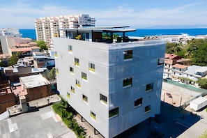 On site,Off site,Nearby landmark,Location,View(from property / room),City view,Landmark view,Bird's eye view