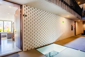 On site,Lobby or reception,Off site,Decorative detail,Nearby landmark,Location,View(from property / room),Landmark view