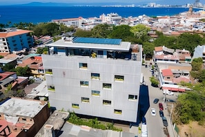 On site,Off site,Nearby landmark,Location,View(from property / room),City view,Landmark view,Bird's eye view