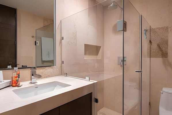 On site,Area and facilities,Toilet,Bathroom,Location,View(from property / room)