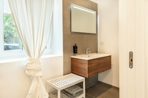 Apt2 Bagno - Airbnb Bennati - Luglio 2024-41