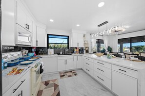 Where function meets form — a chef’s dream, fully stocked and styled.