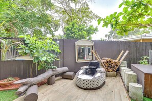 Shared Yard | Fire Pit w/ Grill | Single-Story Home