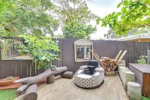 Shared Yard | Fire Pit w/ Grill | Single-Story Home