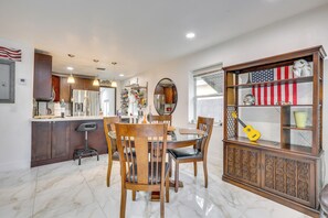 Dining Area | Dishware & Flatware | Central A/C & Heat