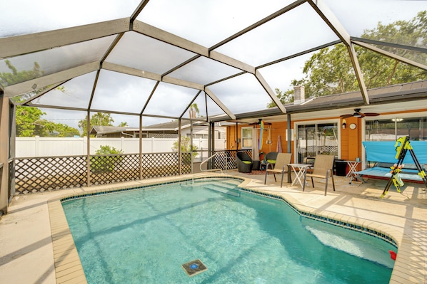 Bradenton Vacation Rental | 2BR | 2BA | 1,115 Sq Ft | 2 Steps Required
