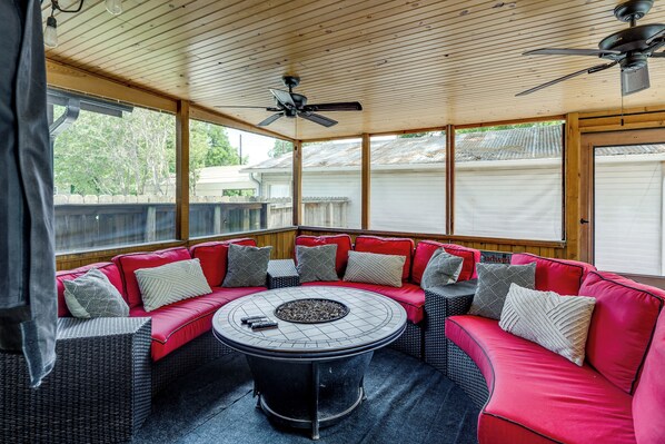 Bryan Vacation Rental | 3BR | 2BA | 1,500 Sq Ft | 2 Steps Required