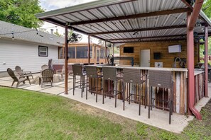 Backyard | Outdoor Kitchen & Bar | Hot Tub | 1 Mi to Downtown