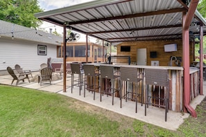 Backyard | Outdoor Kitchen & Bar | Hot Tub | 1 Mi to Downtown