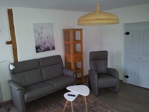 Wohnzimmer mit Essplatz