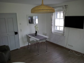 Wohnzimmer mit Essplatz