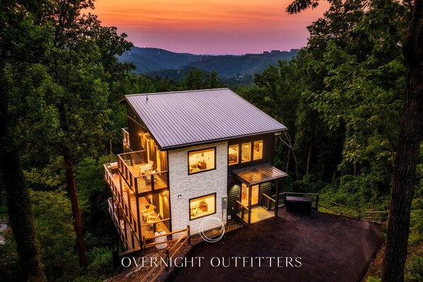 Welcome to Half Moon Haven, a luxury cabin located just minutes from downtown Gatlinburg!