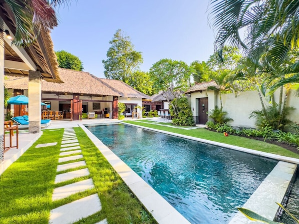 Villa Alore 6BR Pool Villa by Villa Bugis (1)