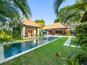 Villa Alore 6BR Pool Villa by Villa Bugis (2)
