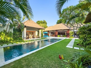 Villa Alore 6BR Pool Villa by Villa Bugis (2)