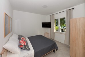 Schlafzimmer 1