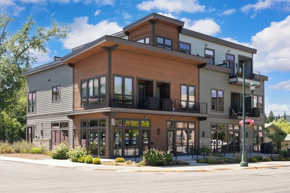 01-OmnivistaPro - 139 E Second St, Unit 301-01