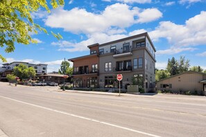 03-OmnivistaPro - 139 E Second St, Unit 301-03