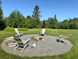 Firepit to enjoy the stars and mountain views
