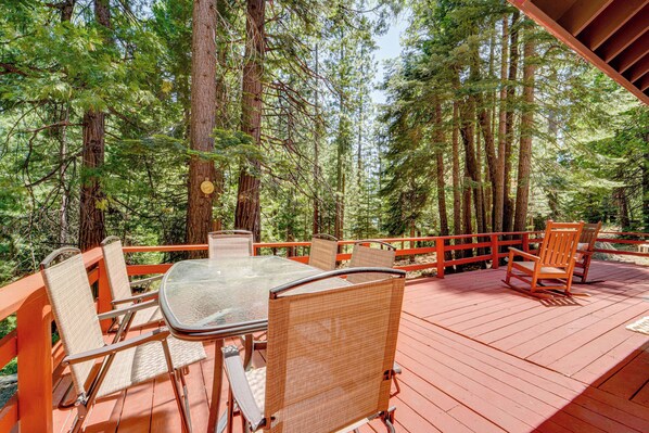 Emigrant Gap Vacation Rental | 2BR | 1BA | 936 Sq Ft | 3 Steps to Enter