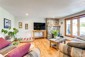 Living Room | TV | Free WiFi | Board Games & Books
