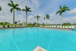 Colony Cove | Community Pool