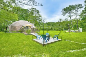 Backyard | Fire Pit | 4 Mi to Lake Waramaug