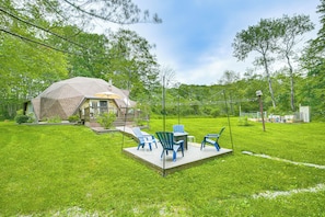Backyard | Fire Pit | 4 Mi to Lake Waramaug