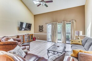 Living Room | Sleeper Sofa | Free WiFi | Central A/C & Heat | 1st Floor