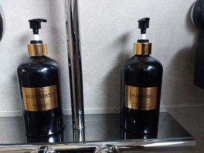 Bathroom amenities