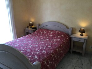 MOURIÈS holiday rental house for rent 3 bedrooms