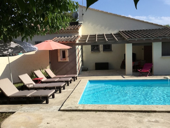 MOURIÈS holiday rental house for rent pool 6 persons