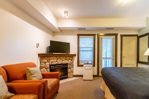Gas Fireplace l Smart TV