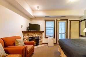Gas Fireplace l Smart TV