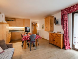 Interior Design, Möbel, Zuhause, Zimmer, Holzbeize, Cabinetry, Holzboden, Hartholz, Schrank, Schublade
