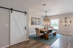 Lost Key Coastal Pointe Dining Room