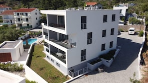 Exterior (2)