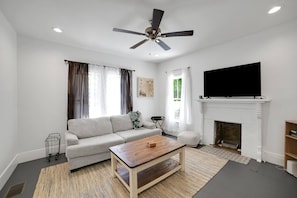 Coffee Table, Furniture, Table, Indoors, Architecture
