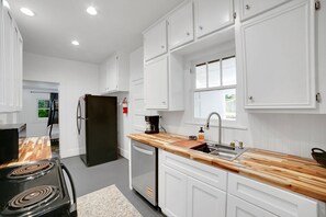 Indoors, Kitchen, Sink, Sink Faucet, Cooktop
