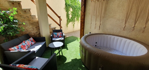 Bain à remous extérieur