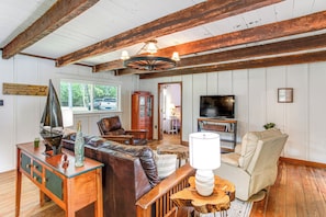 Living Room | Free WiFi | Central Heating & A/C
