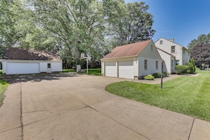Parking | Shared Driveway (1 Vehicle) | Garage (1 Vehicle)