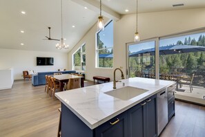 Kitchen | Drip/Keurig Coffee Maker | Air Fryer | Slow Cooker | Main Floor