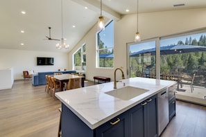 Kitchen | Drip/Keurig Coffee Maker | Air Fryer | Slow Cooker | Main Floor