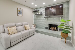 Living Room | Single-Story Home | Gas Fireplace | Central A/C & Heating