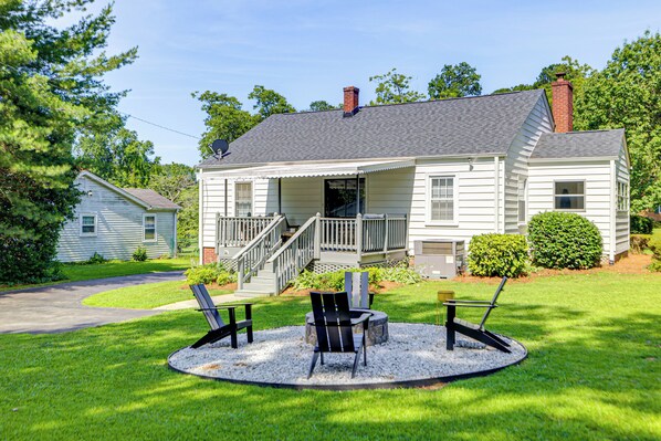 Greer Vacation Rental | 3BR | 1BA | Stairs Required | 1,300 Sq Ft