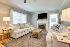 Living Room | Single-Story Home | Central A/C & Heating