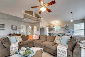 Living Room | Central A/C | Free WiFi | 1st Floor